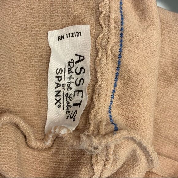 Assets Red Hot Label by Spanx High Waist Shorts Mid-Thigh Shaper Size 2 - Picture 4 of 5